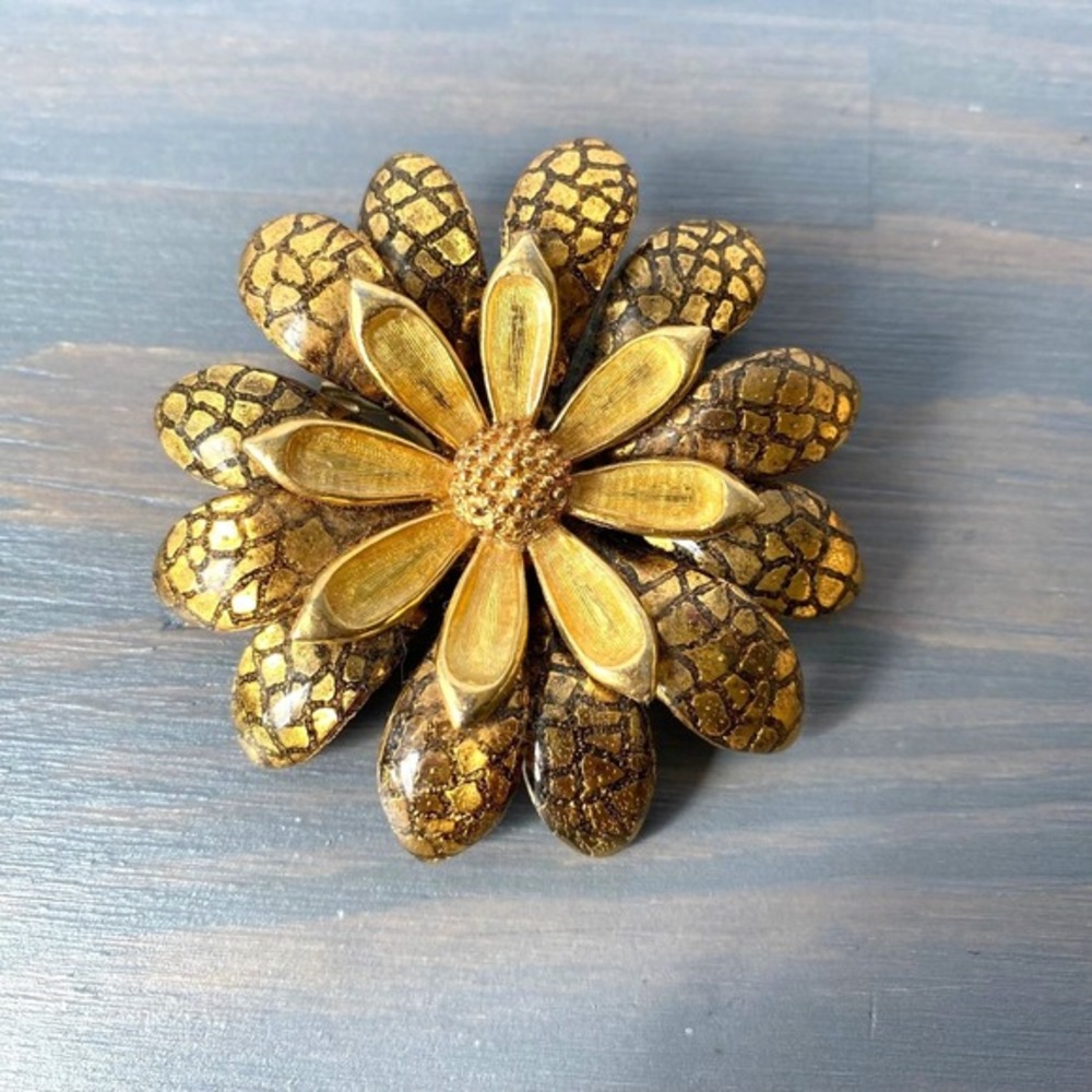 Vintage Goldtone Flower Pin Brooch Antiqued Old Money Epoxy Cobblestone Petals